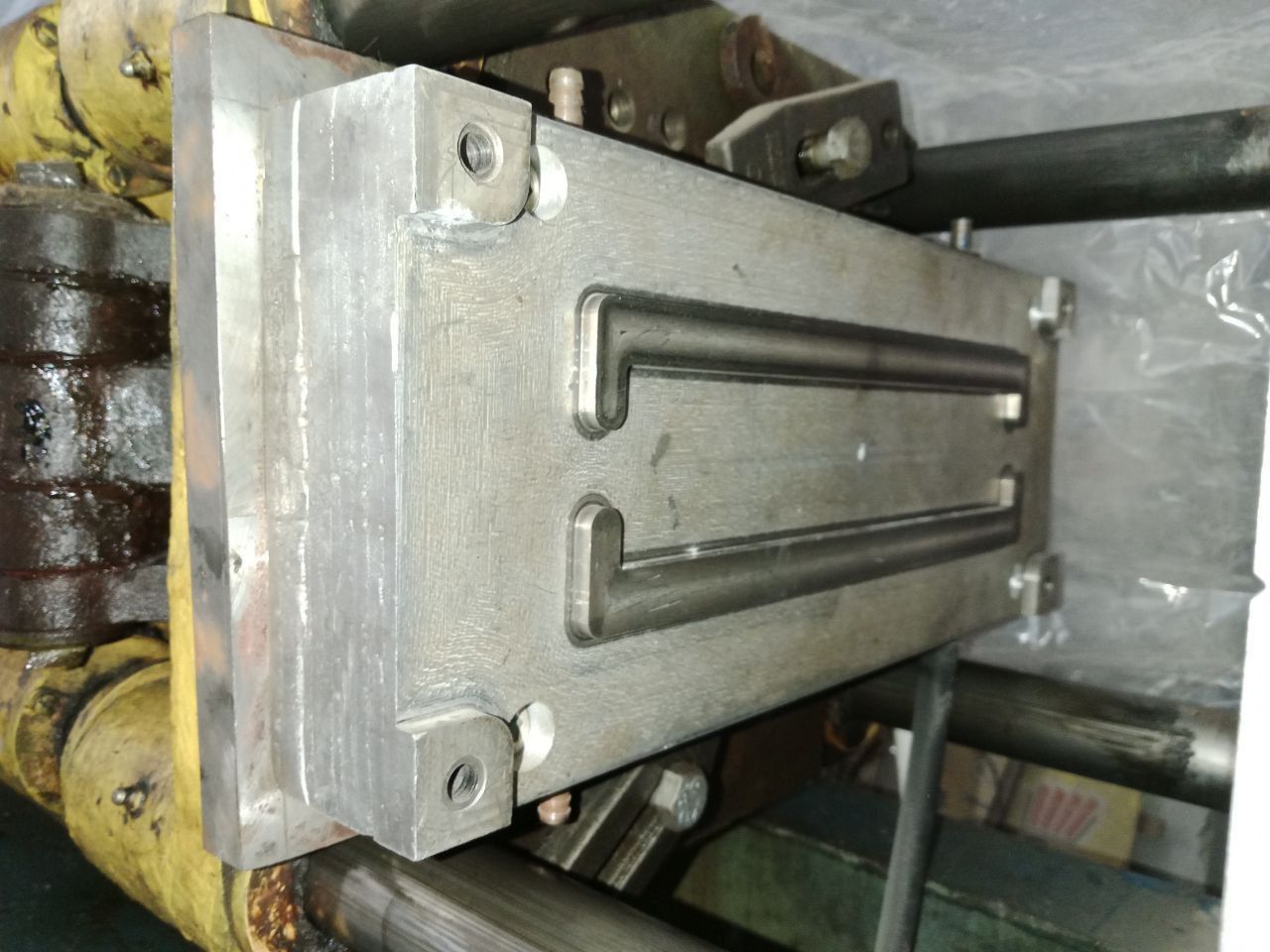 Termoplast  aftamat stanoqi sotiladi