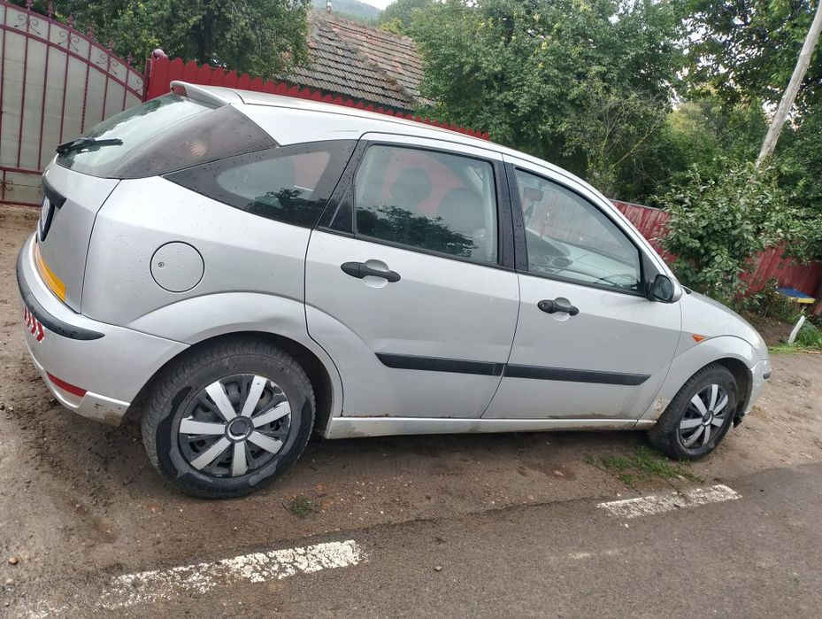 Vând Schimb Ford Focus.