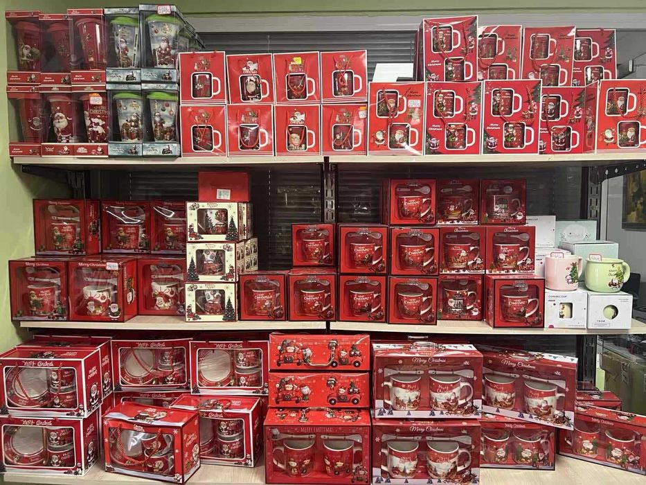 Коледни подаръци и декорации