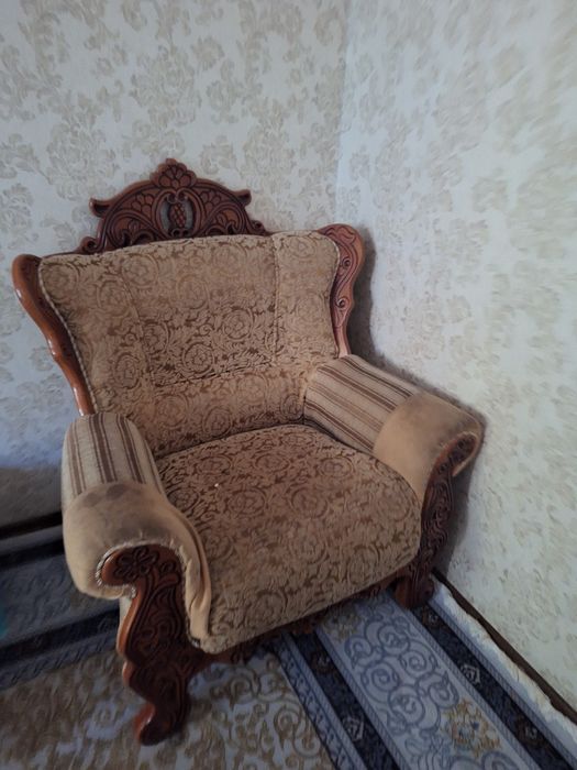 Sotiladi divan 120 $ ga