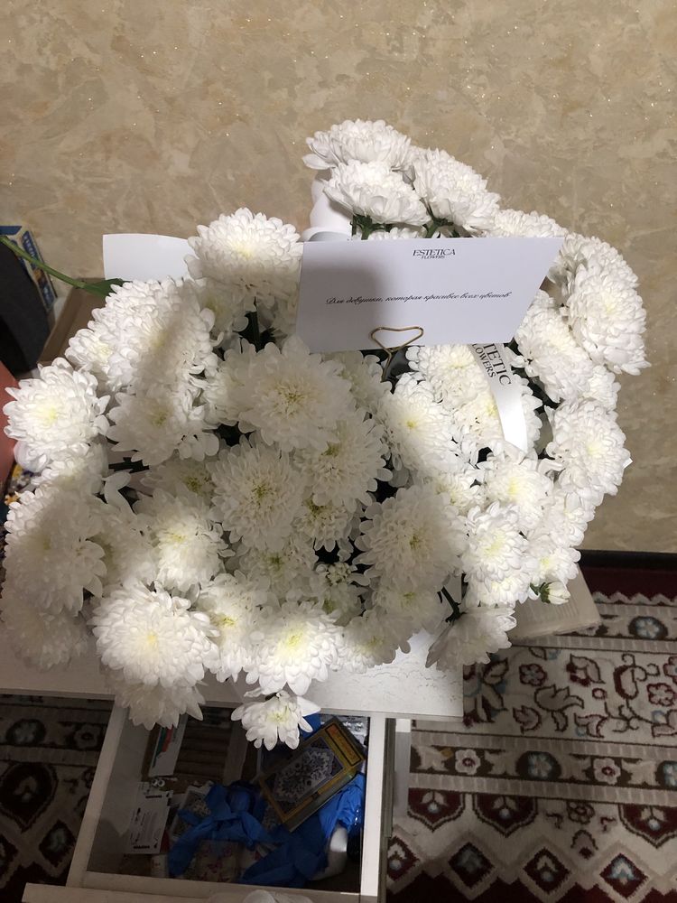 Гүл сатылады.