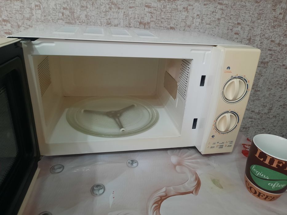 Продам микроволновую печь AVA