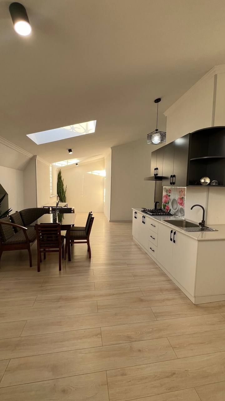 Район: Миробод 
Адрес: Greenwich golden house 
Ориентир: Уз бум

Комна