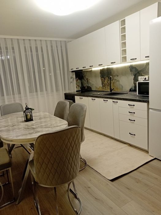Inchiriez apartament tip AN cu 2 dormitoare.