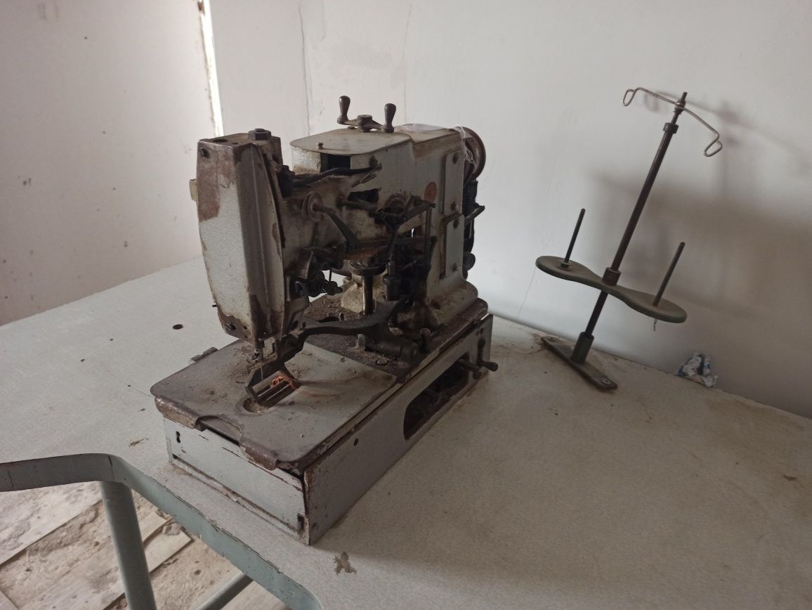 Петельная швейная машина