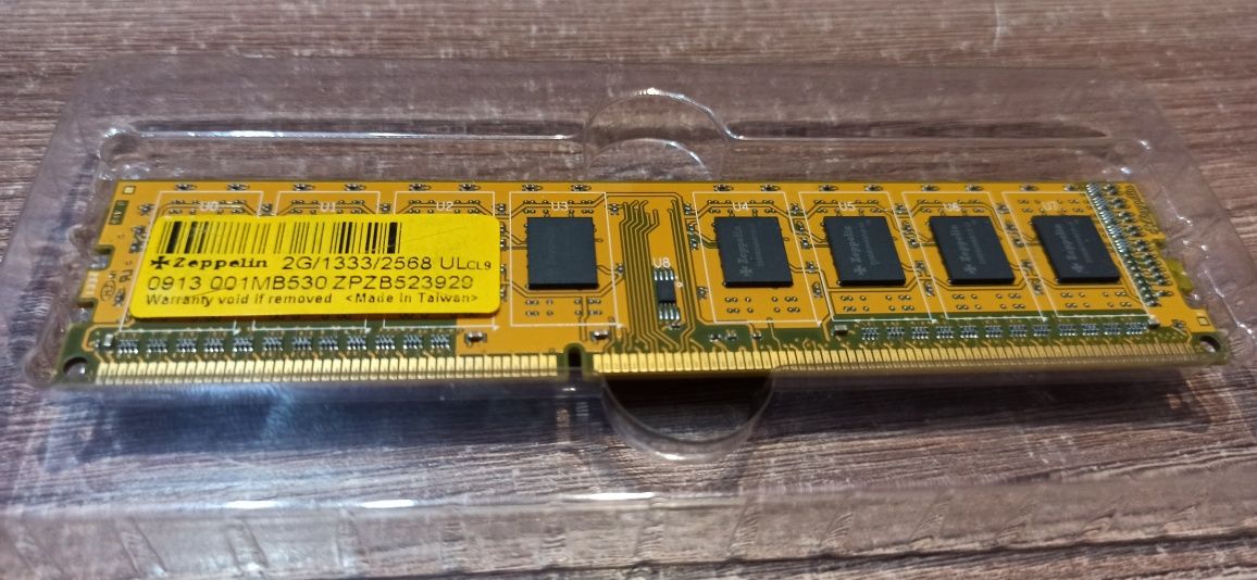 Две оперативнои памяти Zeppelin  стандарта DDR3 по 2 гигабаита на ПК