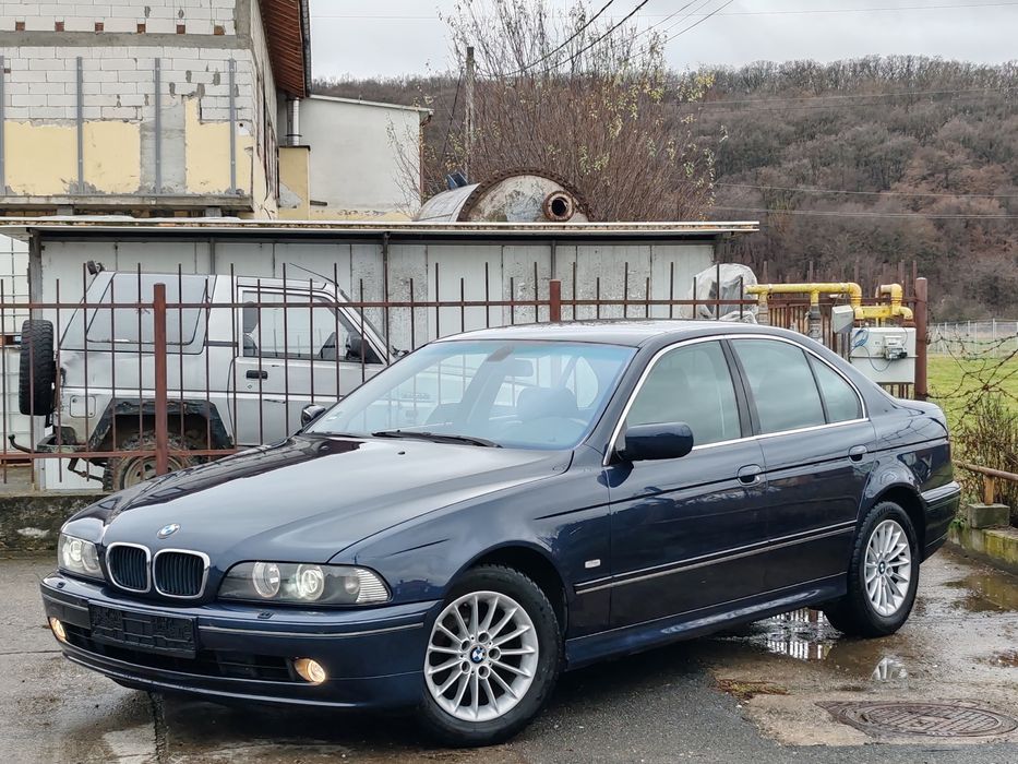BMW E39 Exclusiv 520i 170cp manual xenon/piele/navigație