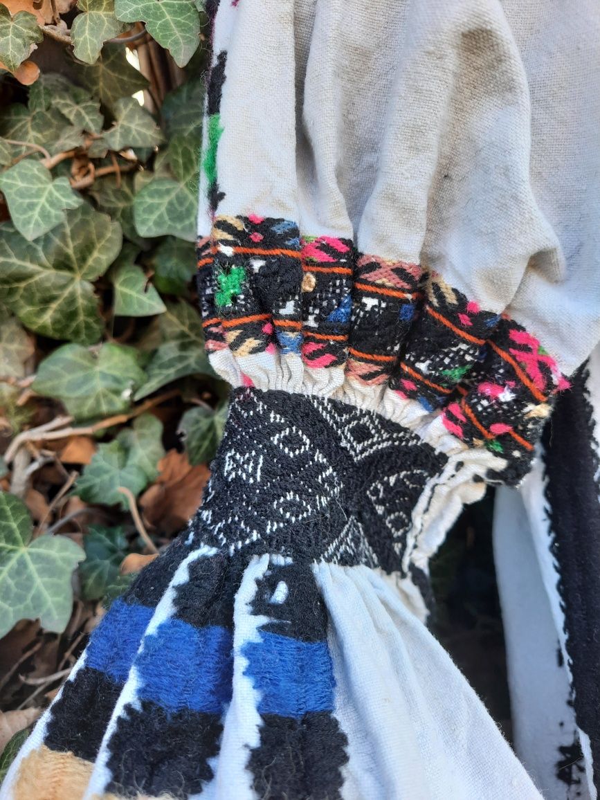 Vand ie, camasa populara, traditionala  Margau