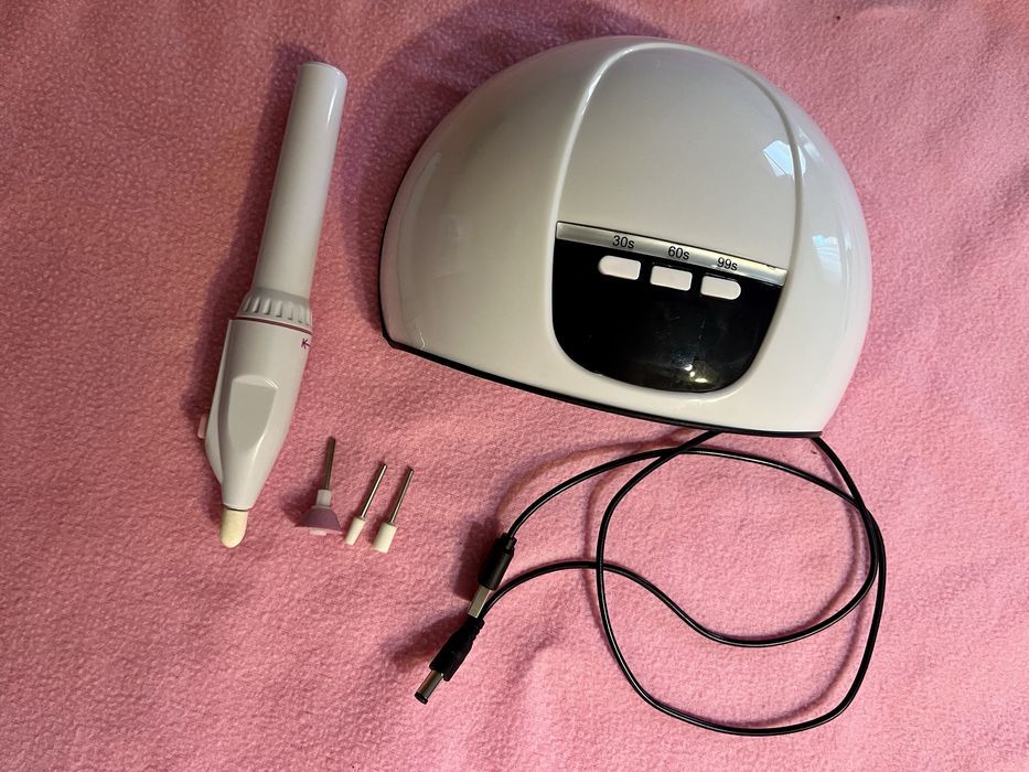Лампа за маникюр с подарък