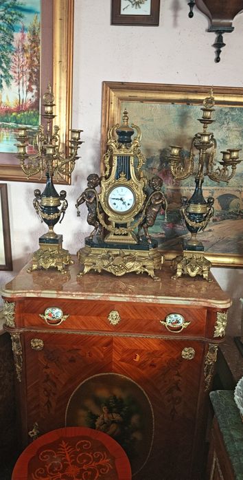 Красива гарнитура, часовник с два свещника