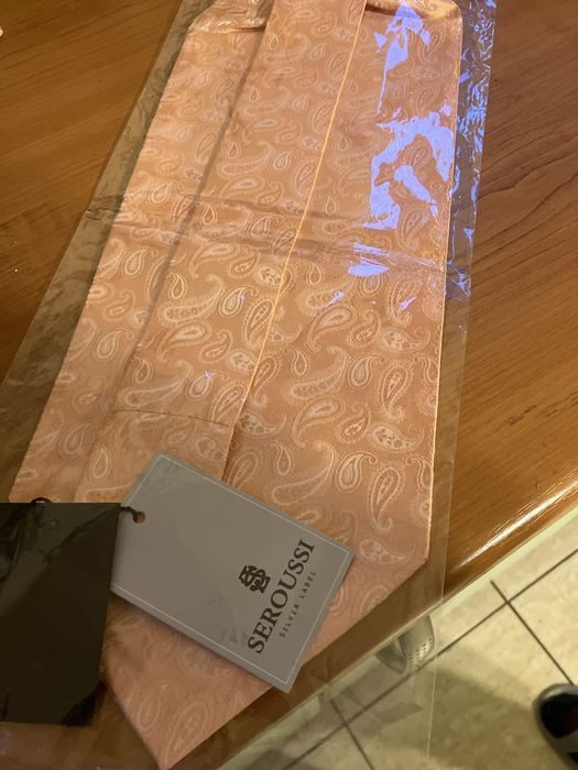 Vand esarfa tip Ascot , Seroussi