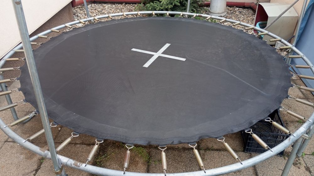 Vând trambulina 2m