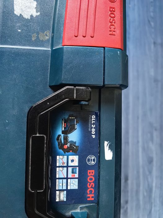 Продавам лазерен нивелир Bosh GLL в перфектно състояние 2-80 P