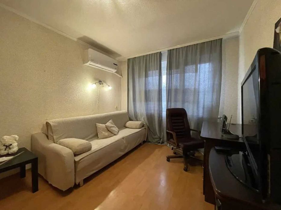 Двустаен имот в кв.Белите брези