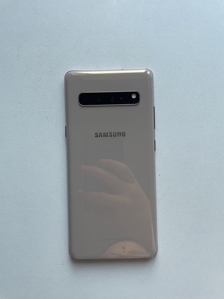 Продам Samsung S10