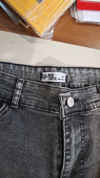 Продавам чисто нови дамски дънки