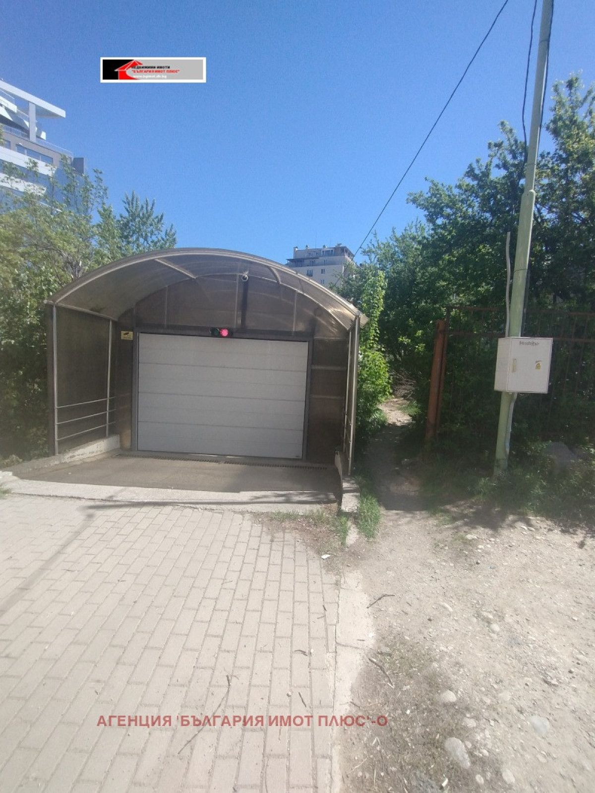 Продава ГАРАЖ, ПАРКОМЯСТО  в град София, Дружба 2 - 16 кв.м  21000EUR