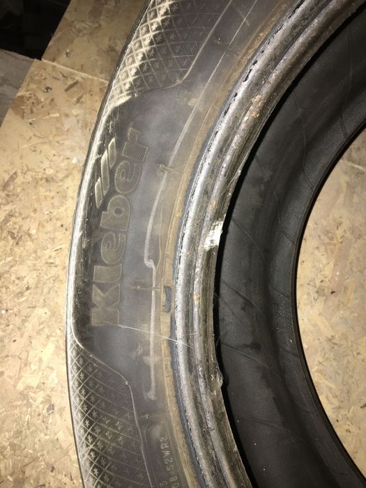 Vând anvelope iarna.