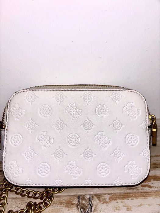 GUESS - бяла чанта