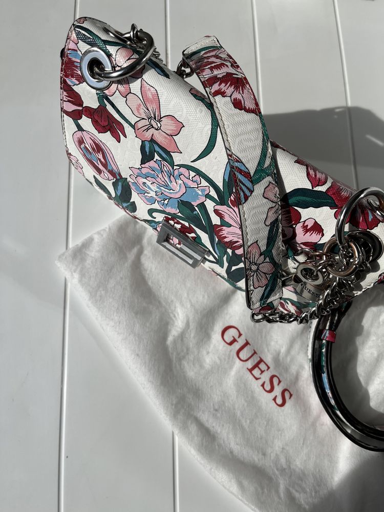 Чанта Guess