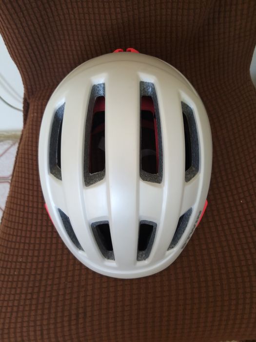 Cască de bicicletă sau trotinetă ( nu trimit prin curier sau poștă  )