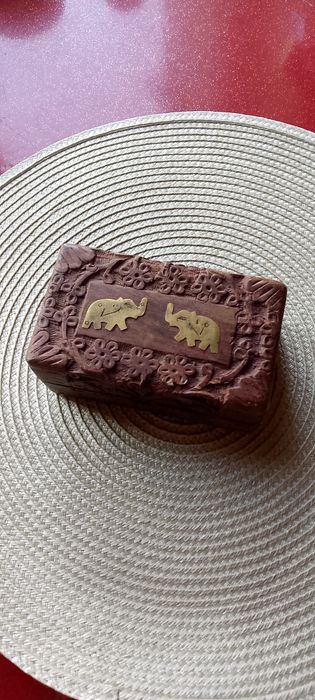 Деревянная коробка/шкатулка.