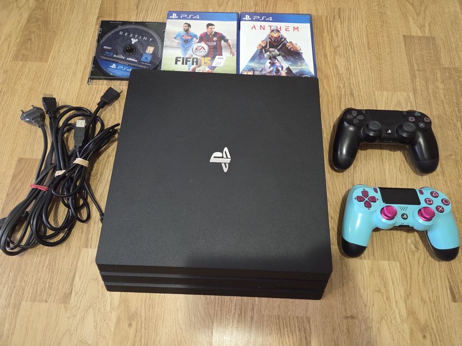 Playstation Ps 4 Pro 1TB/5 jocuri/2 manete/cabluri