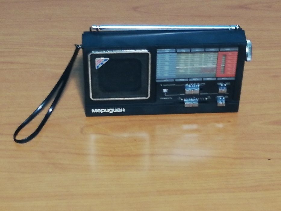 Radio modelul Meridian {Меридиан} RP-248 realizat in Iniunea Sovietica