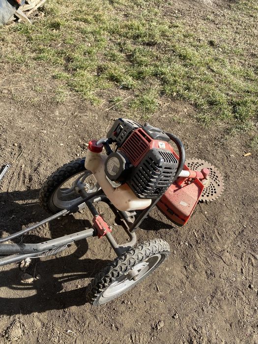 Vand motocoasa folosita putin