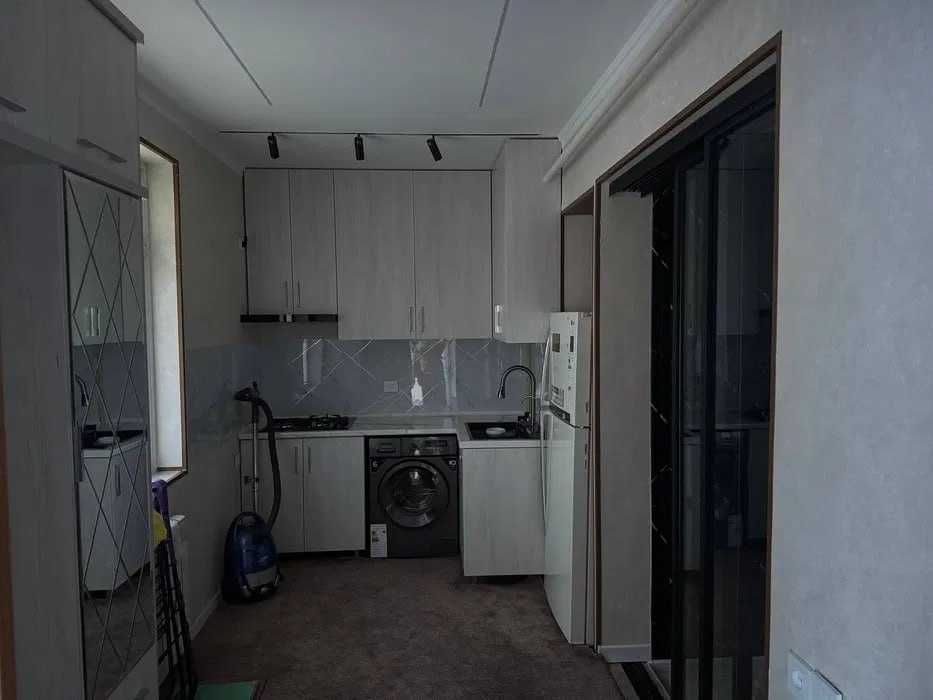 Срочно сдается 2х комнатная квартира напротив рынок Чорсу 306*