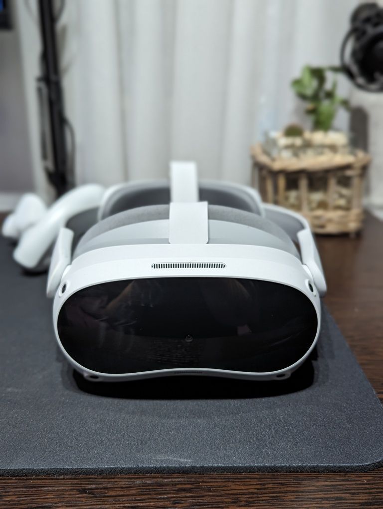 VR очки виртуальной реальности Pico 4 (Global)