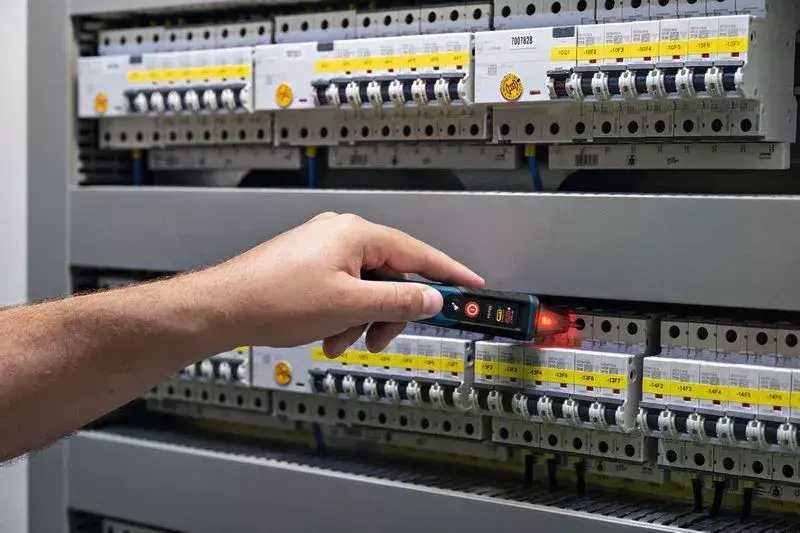 Безконтактен тестер за напрежение Professional GVD 1000-17 Bosch