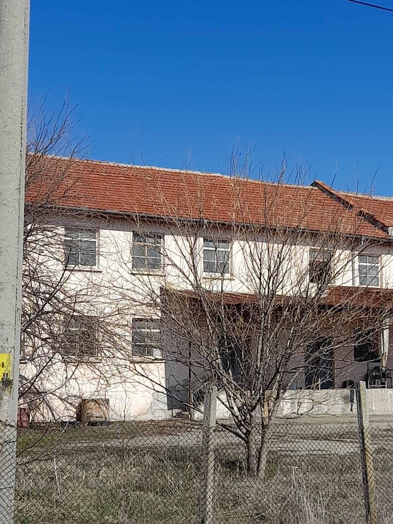 Продава се Промишлена сграда в с. Белозем, Област Пловдив - 26000 кв.м за 28 €/кв.м - Снимка #2