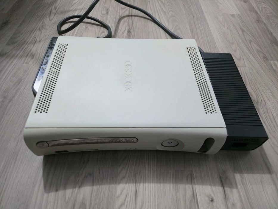 Xbox 360 modat cu 157 jocuri