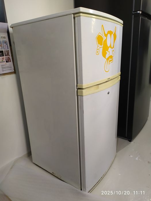 Маленький холодильник GoldStar срочно будет скидка