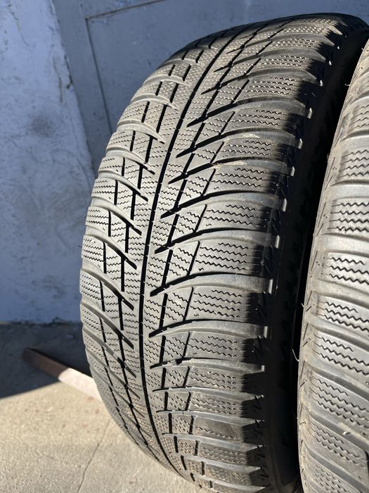 2 бр. зимни гуми 205/55/16 Bridgestone DOT 3116 4,5-5 mm
