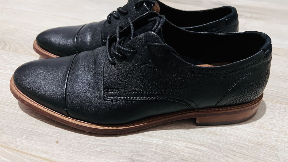 Pantofi Aldo aproape noi