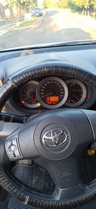 Vând Toyota RAV4