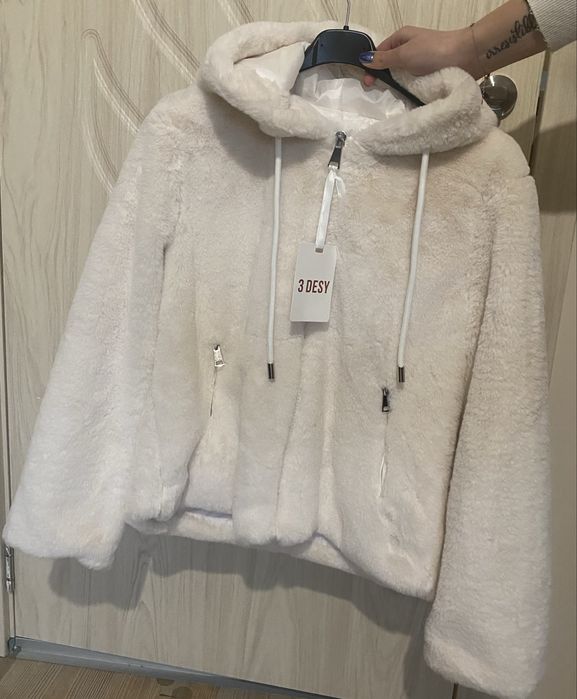 Дамско яке в светъл цвят