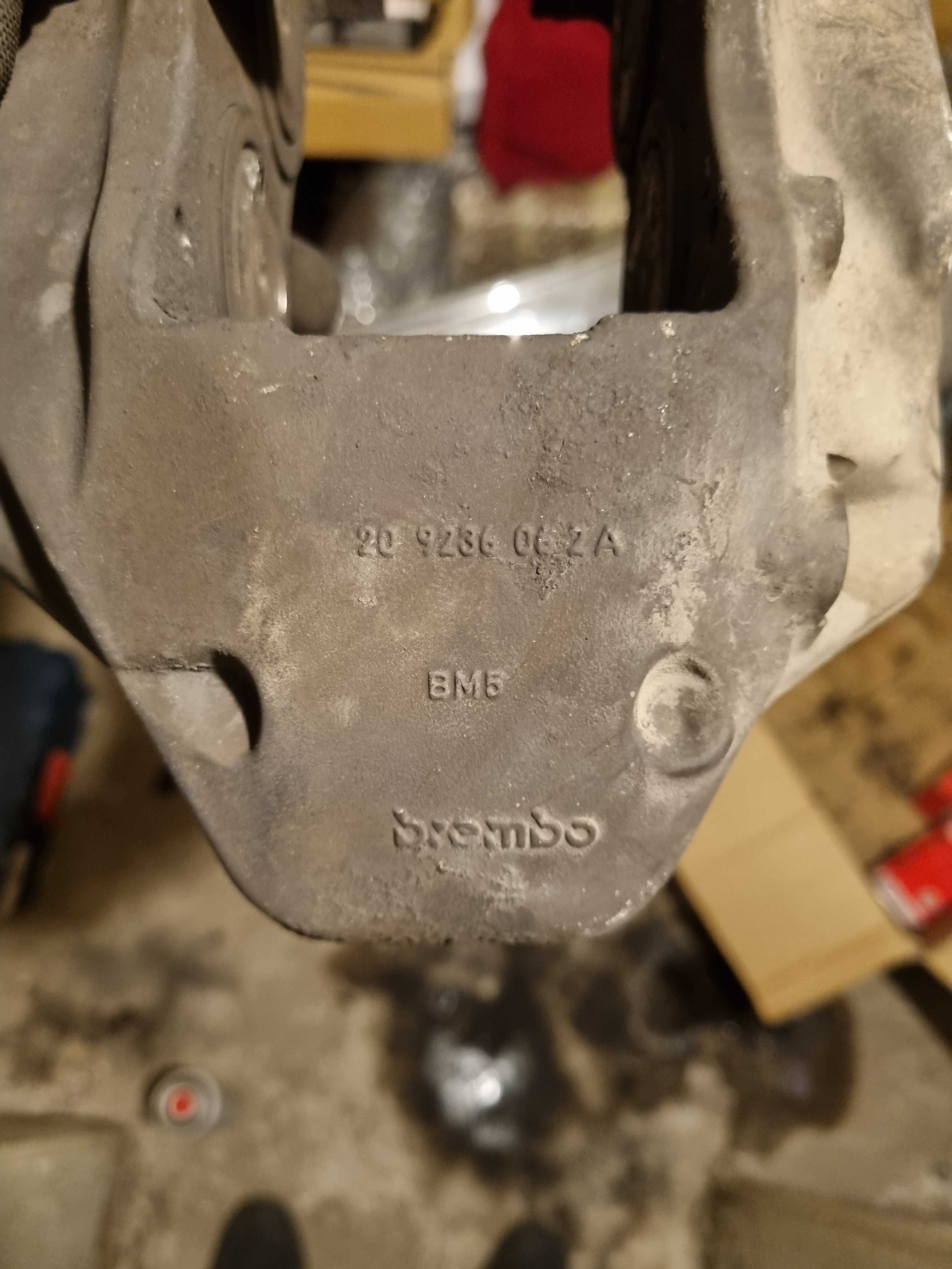 Комплект 4 бутални апарати Brembo с накладки за  Q7, Тouareg, Сayenne