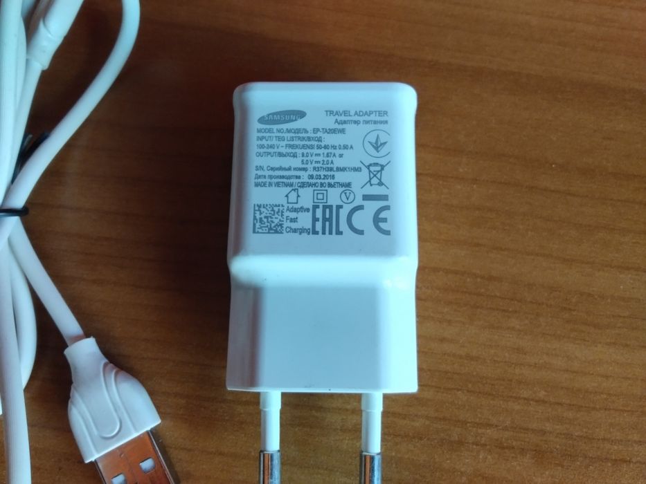 оригинално  супер бързо зарядно за всички видове модели смартелефони