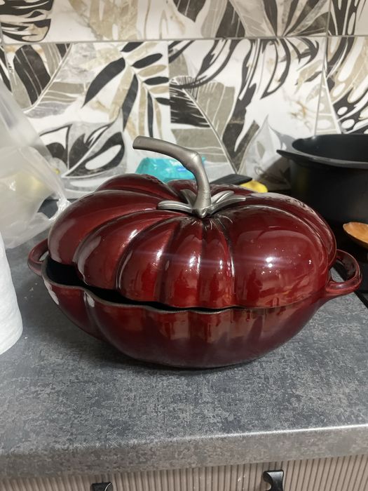 Чугунная кострюля