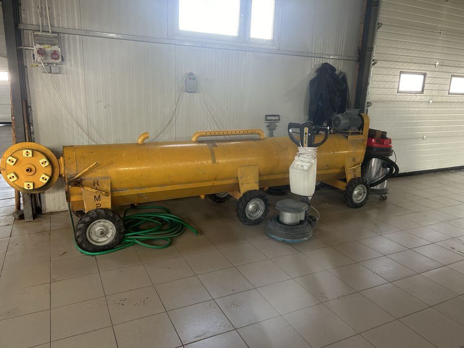 Vand centrifuga de covoare cu perie
