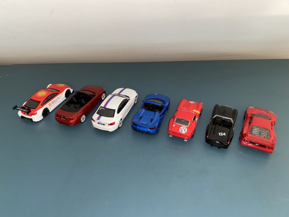 Колекционерски фигури на коли (BMW, Ferrari)
