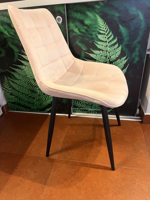 Scaune catifea roz deschis