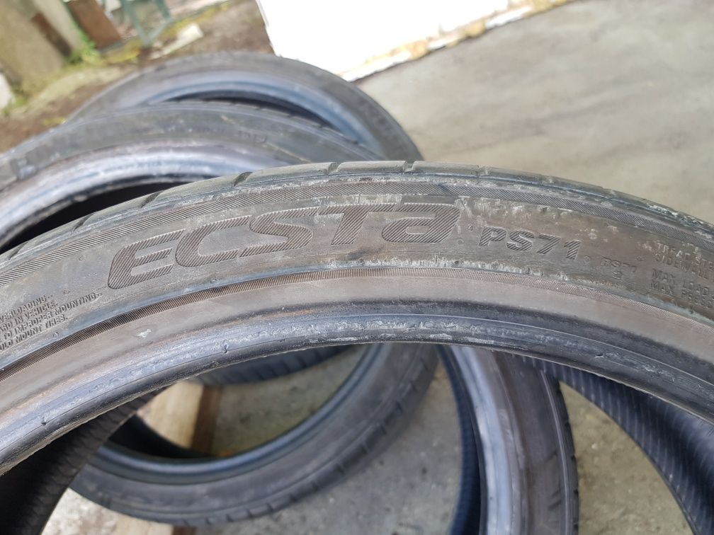 225/35/19  kumho
