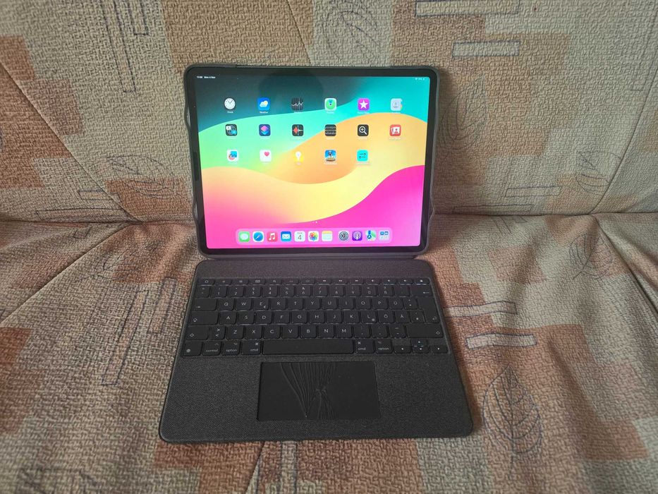 Husa Logitech Combo Touch iPad Pro 12.9 inch (5th & 6th generation)