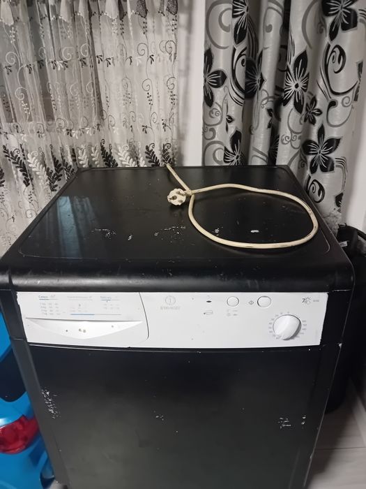 Oferta Mașină de spălat Artic 6 kg +uscator de rufe de 7 kg indesit