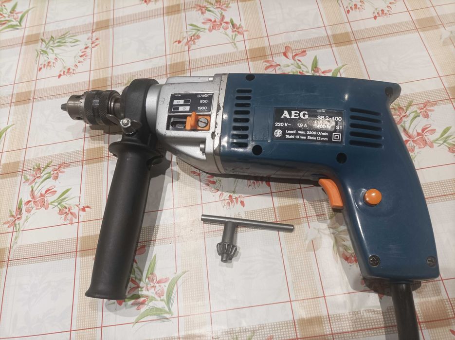 AEG SB2-400  двускоростна ударна бормашина.