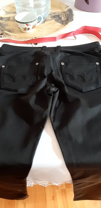 Pantaloni negri purtați o singură dată!